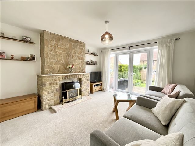 Property photo 3 of 19 Lounge