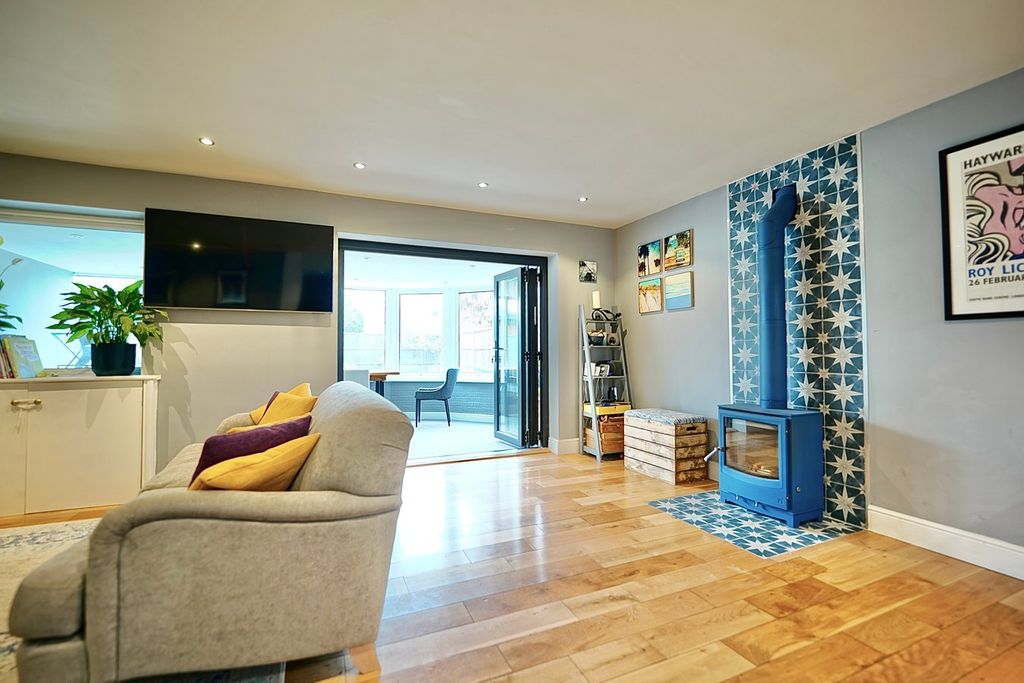Property photo 3 of 18
