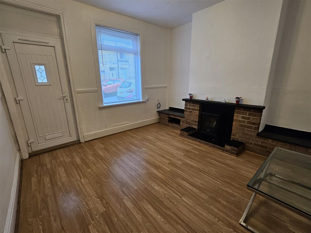 Property photo 2 of 8 Lounge