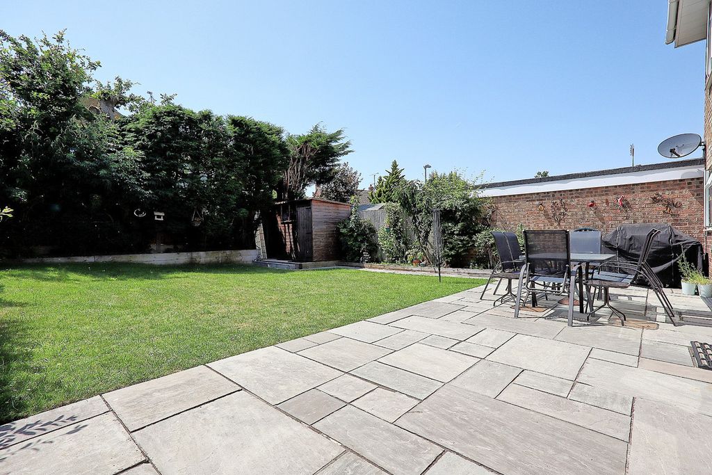 Property photo 2 of 23