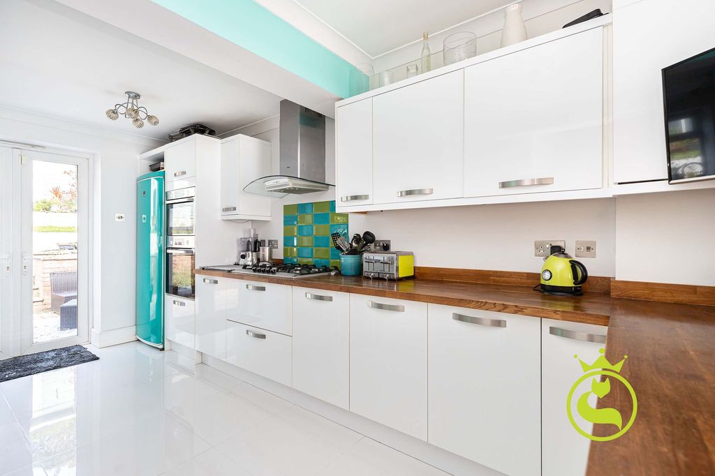 Property photo 3 of 21