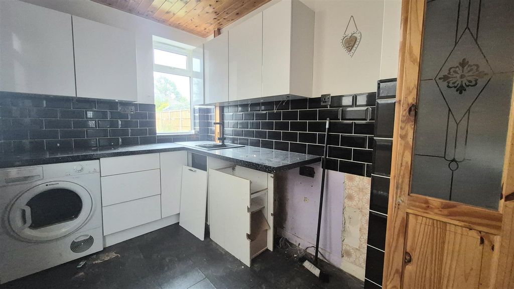 Property photo 2 of 14 Kitchen