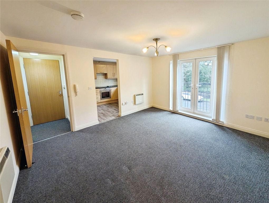 Property photo 2 of 14 Living 1