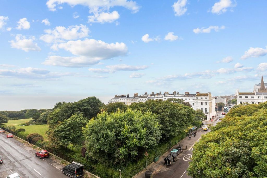 Property photo 1 of 12 Flat 18-11.Jpg