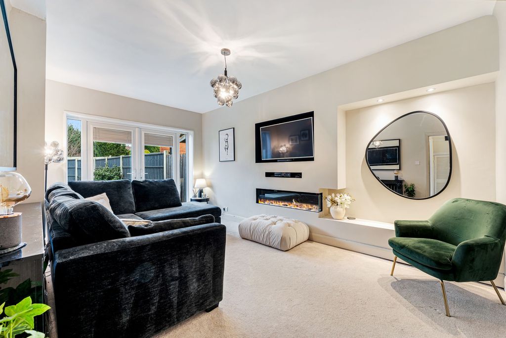 Property photo 2 of 28