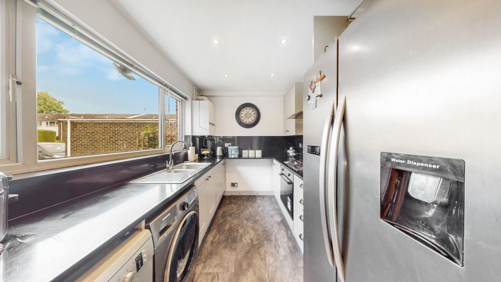 Property photo 3 of 15 4696792