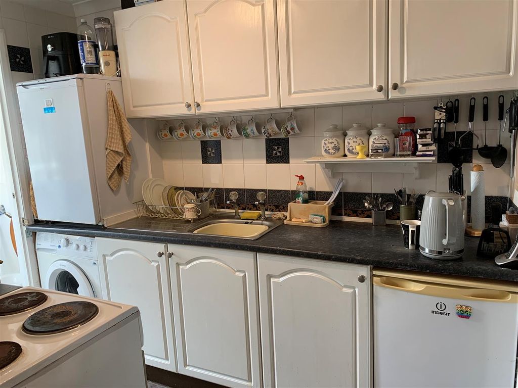 Property photo 2 of 4 Kitchen.Jpg