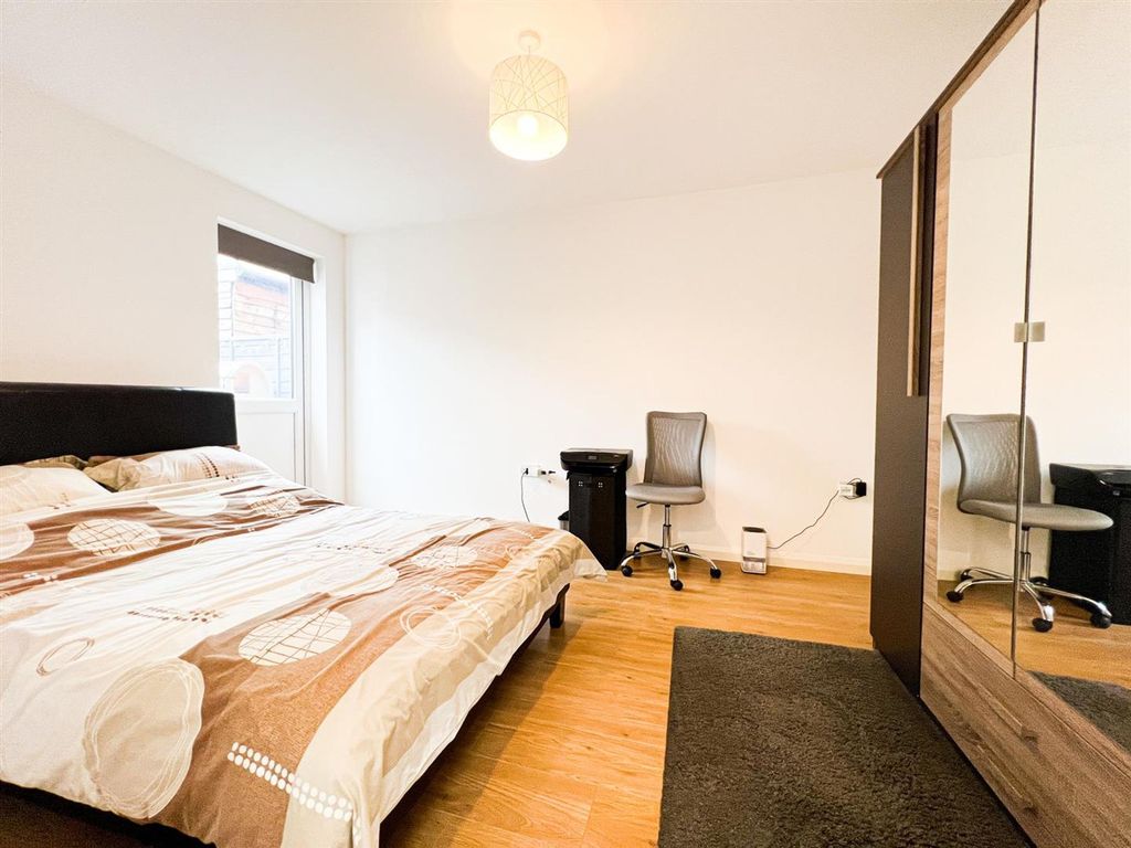 Property photo 3 of 14 Capworth Str E10