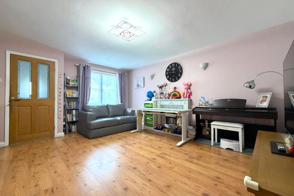 Property photo 2 of 15 Picture No. 20