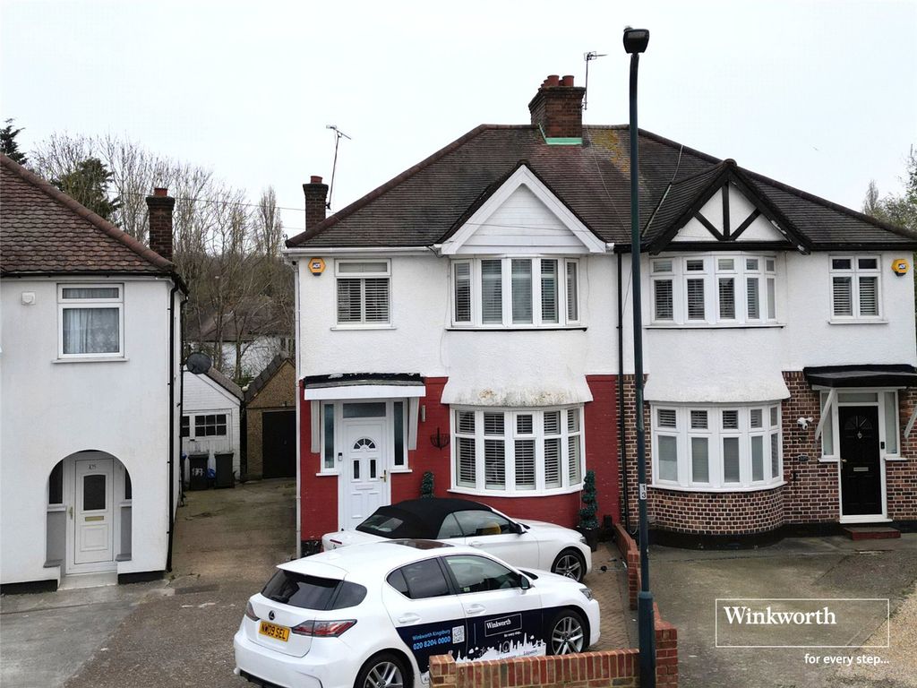 Property photo 3 of 12 External