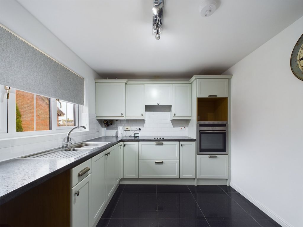 Property photo 2 of 9 Kitchen