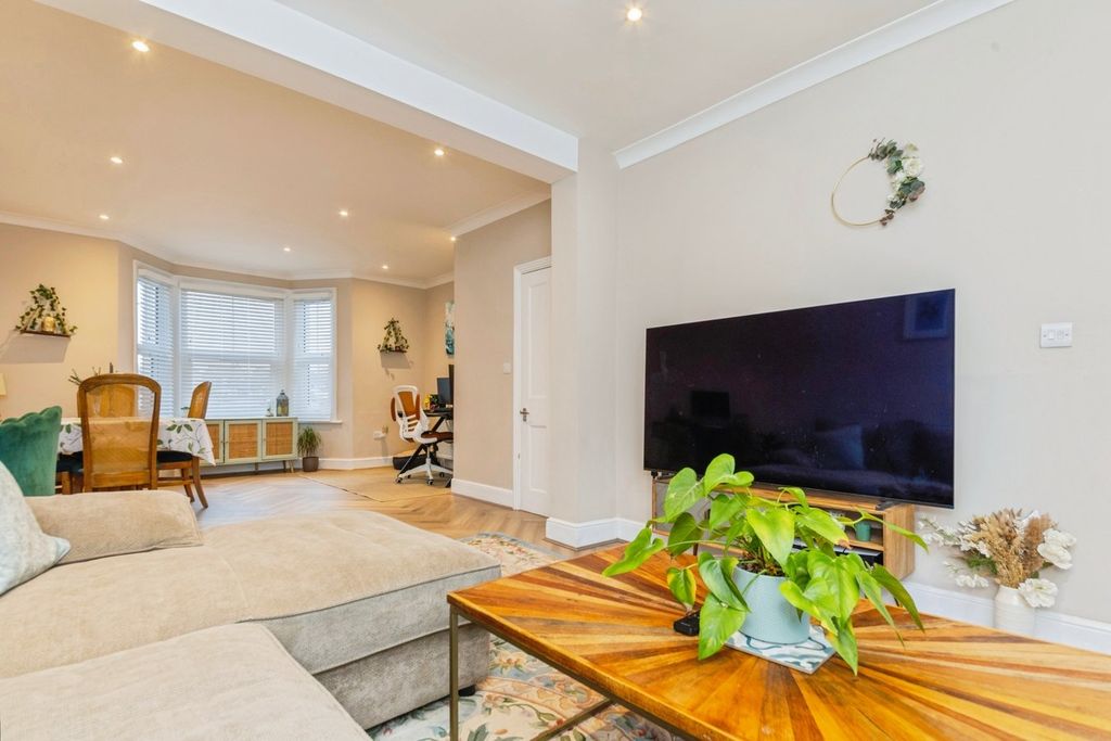 Property photo 3 of 25