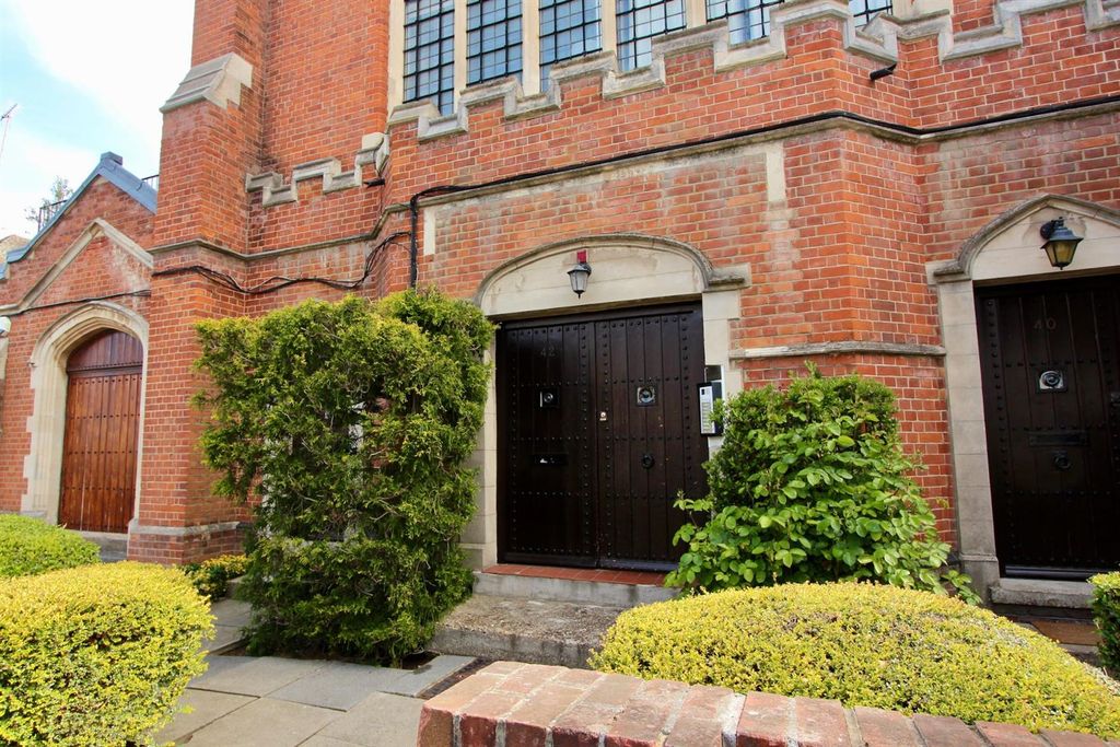 Property photo 3 of 12 Mayfield Road, N8