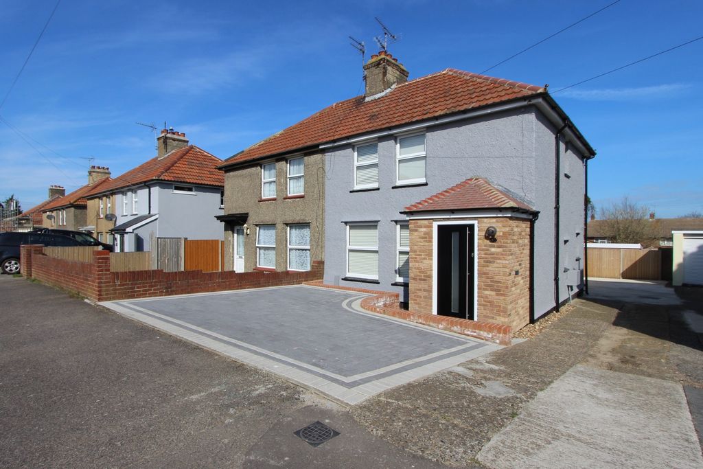 Property photo 1 of 8 Photo 6