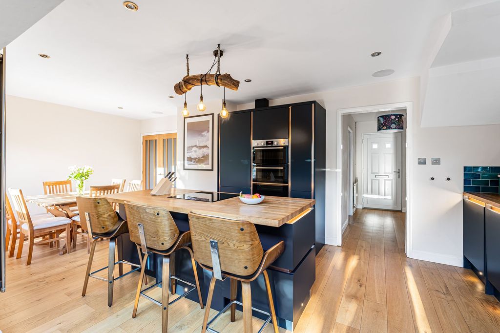 Property photo 2 of 26