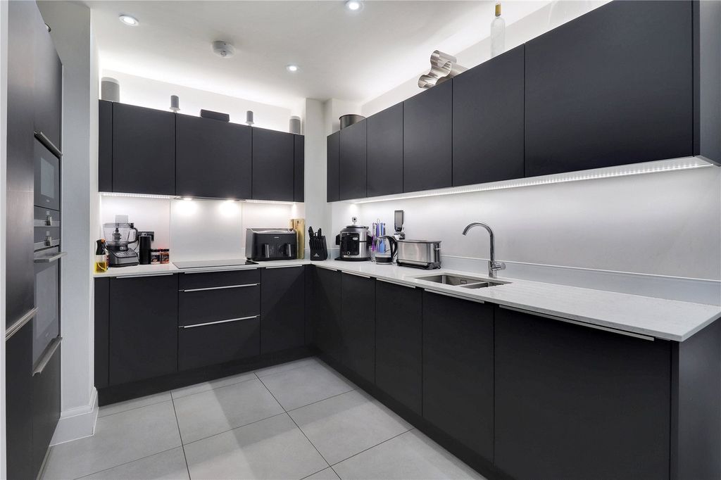 Property photo 3 of 8 Kitchen