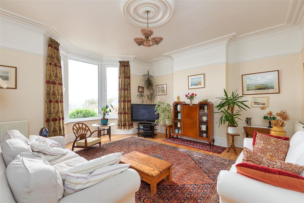 Property photo 2 of 30