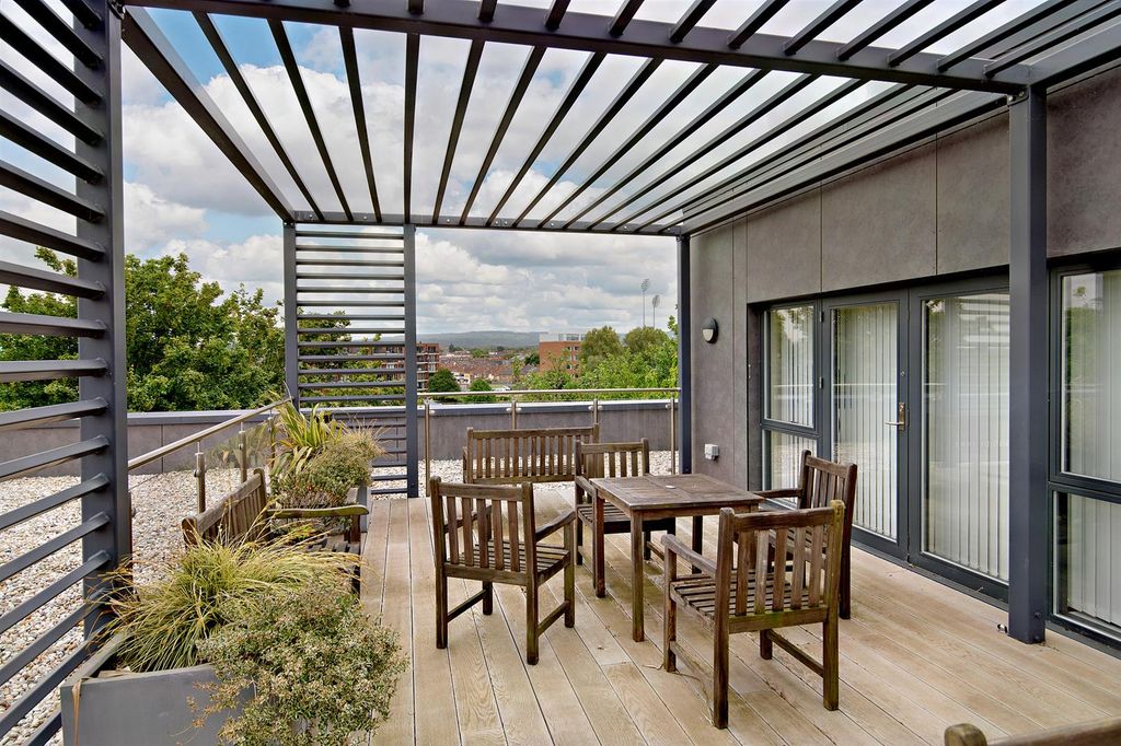 Property photo 2 of 19 Roof Terrace