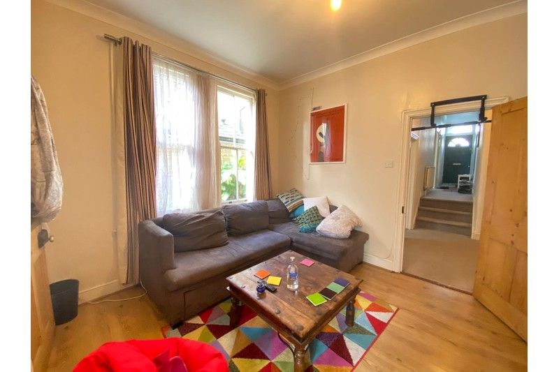 Property photo 1 of 6