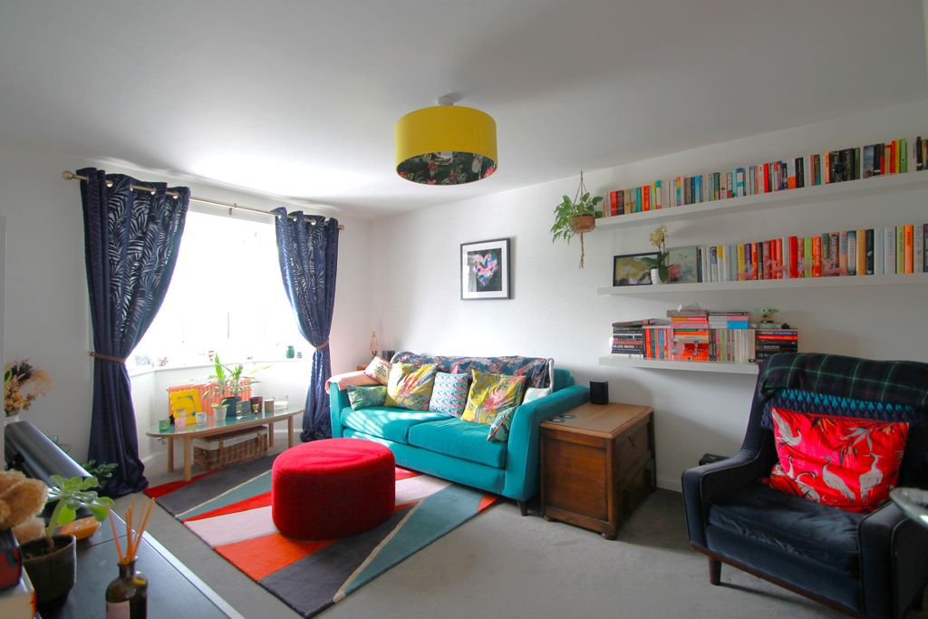 Property photo 2 of 34 Living Room