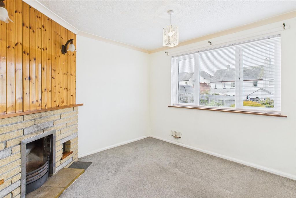 Property photo 2 of 12 Lounge