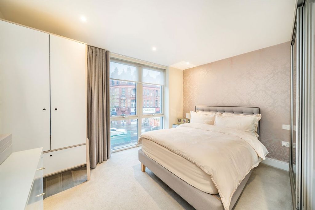 Property photo 2 of 8