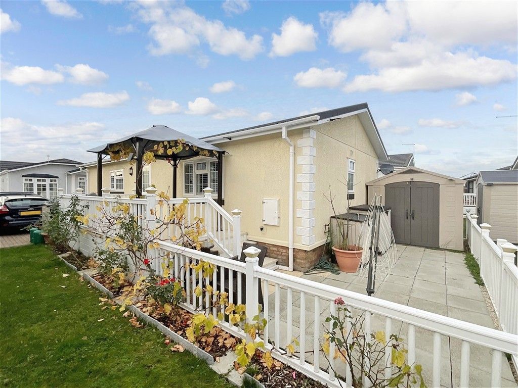 Property photo 1 of 10 Front