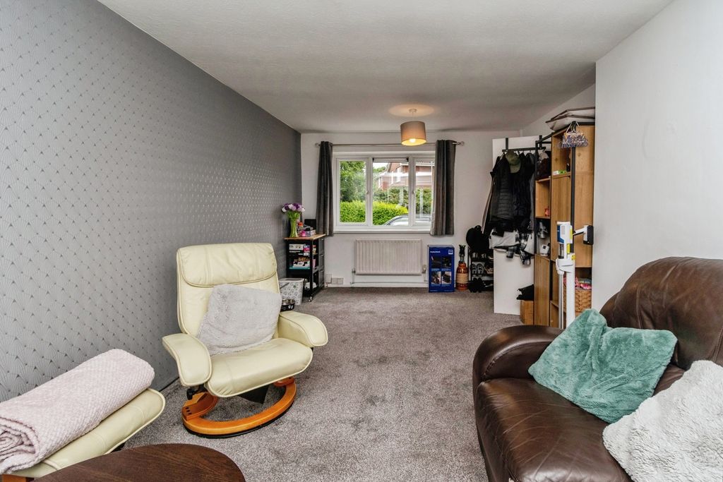Property photo 3 of 17 Pbox-Img.Jpg