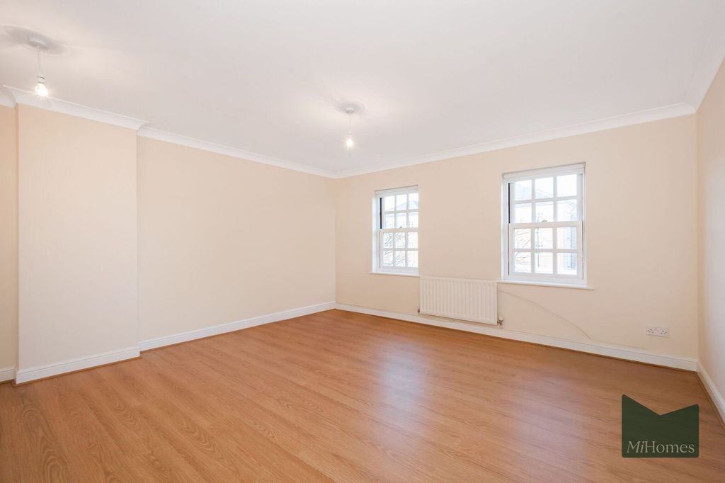 Property photo 2 of 8