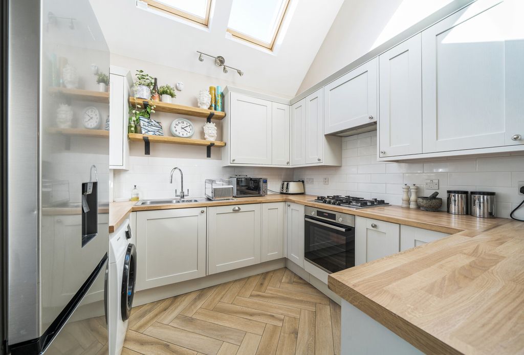 Property photo 3 of 21 1523745-14-6Ab1Ad...