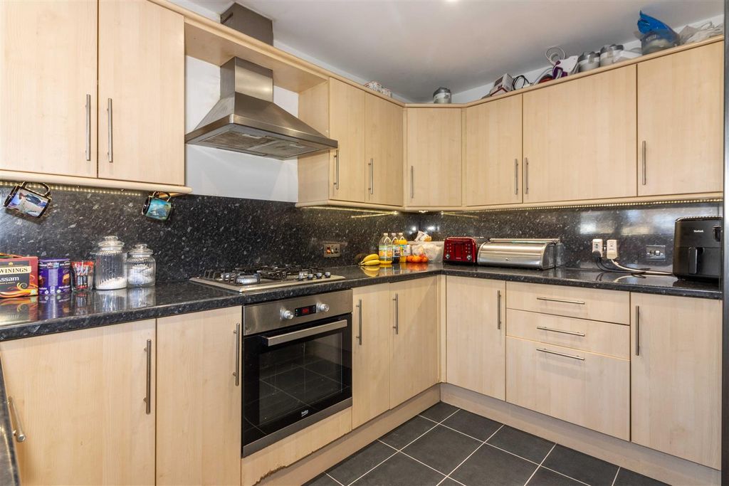 Property photo 2 of 22 Hurstfield-16.Jpg