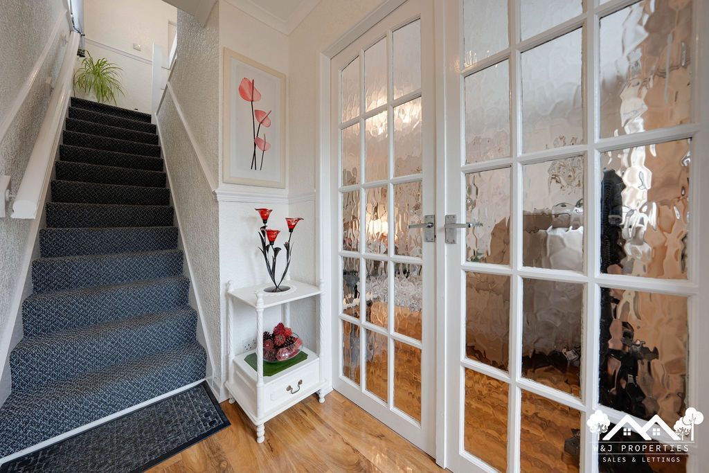 Property photo 3 of 33