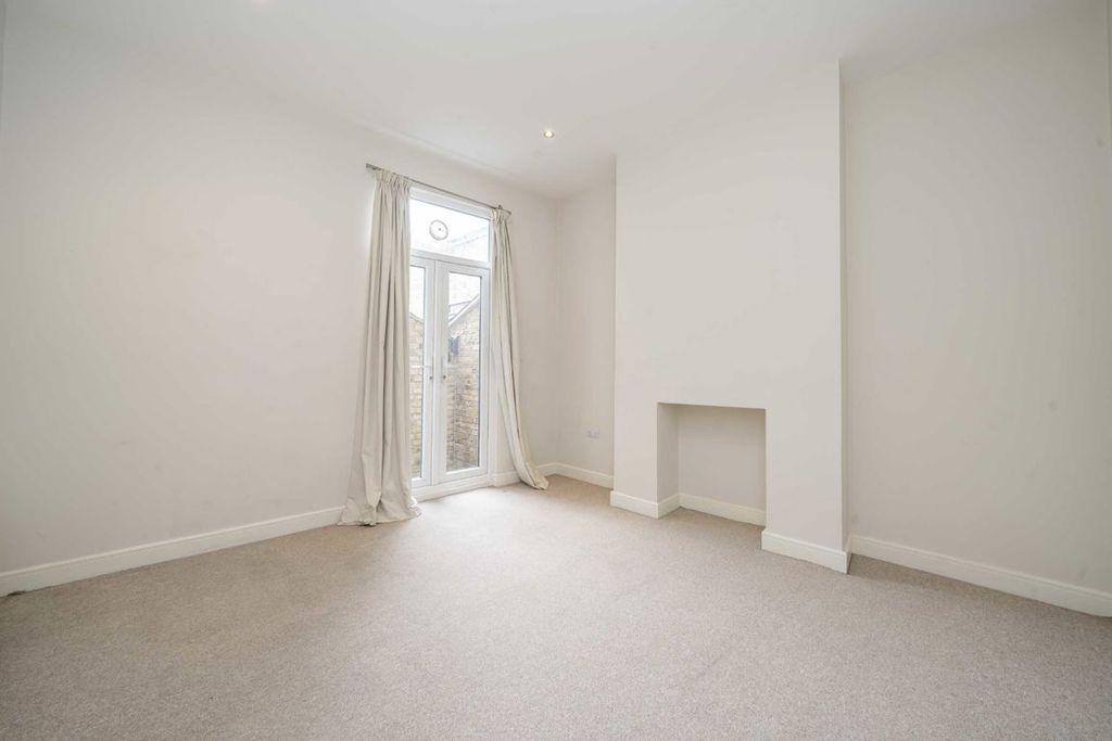 Property photo 3 of 5