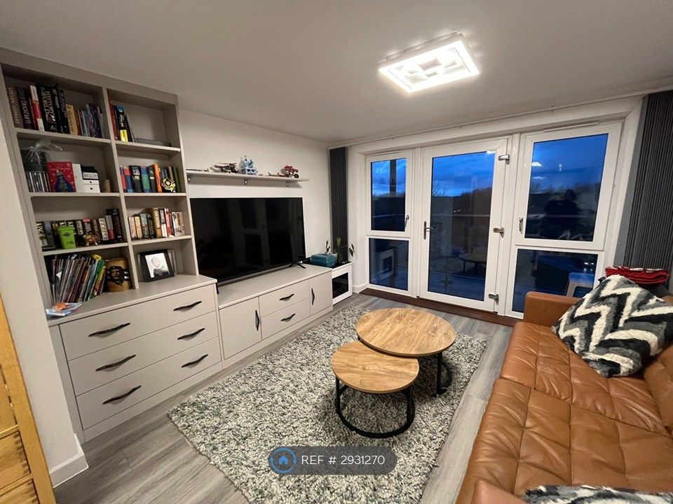 Property photo 3 of 9 Living Area