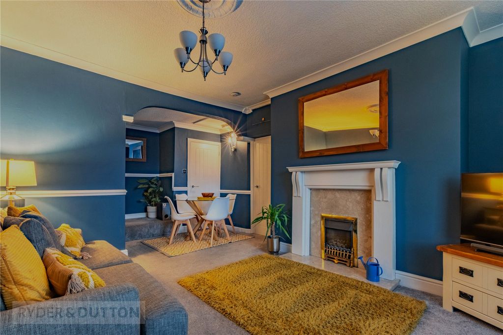 Property photo 1 of 21 Living Room