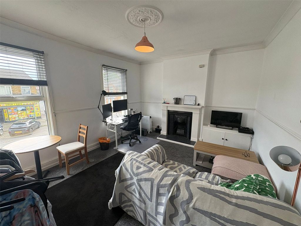 Property photo 2 of 18 Picture No. 24