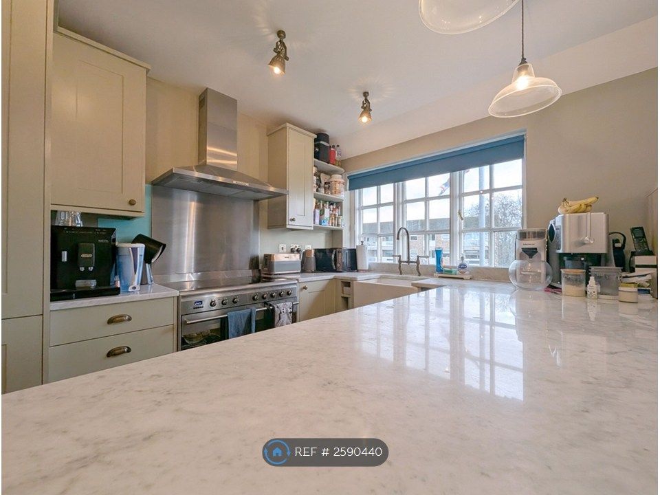 Property photo 2 of 11 Kitchen