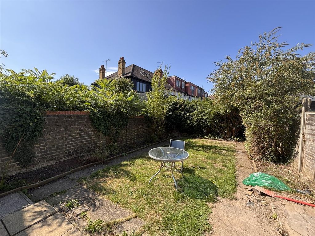 Property photo 3 of 8 Garden