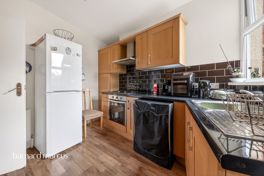 Property photo 2 of 20