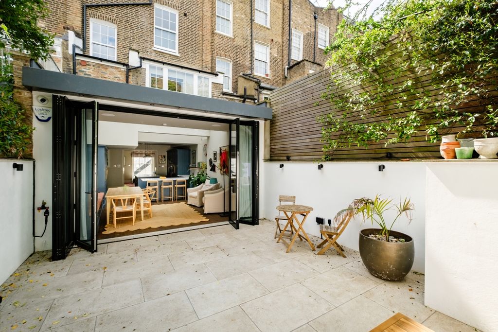 Property photo 3 of 39 Huntingdon Street