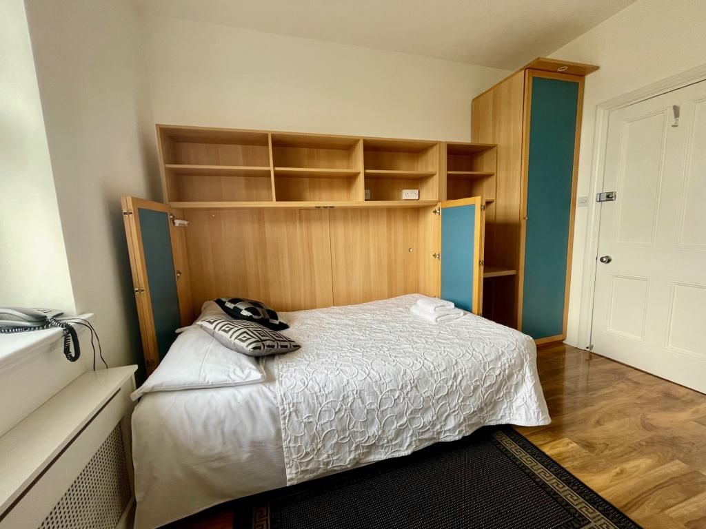 Property photo 1 of 7 Studio To Rent