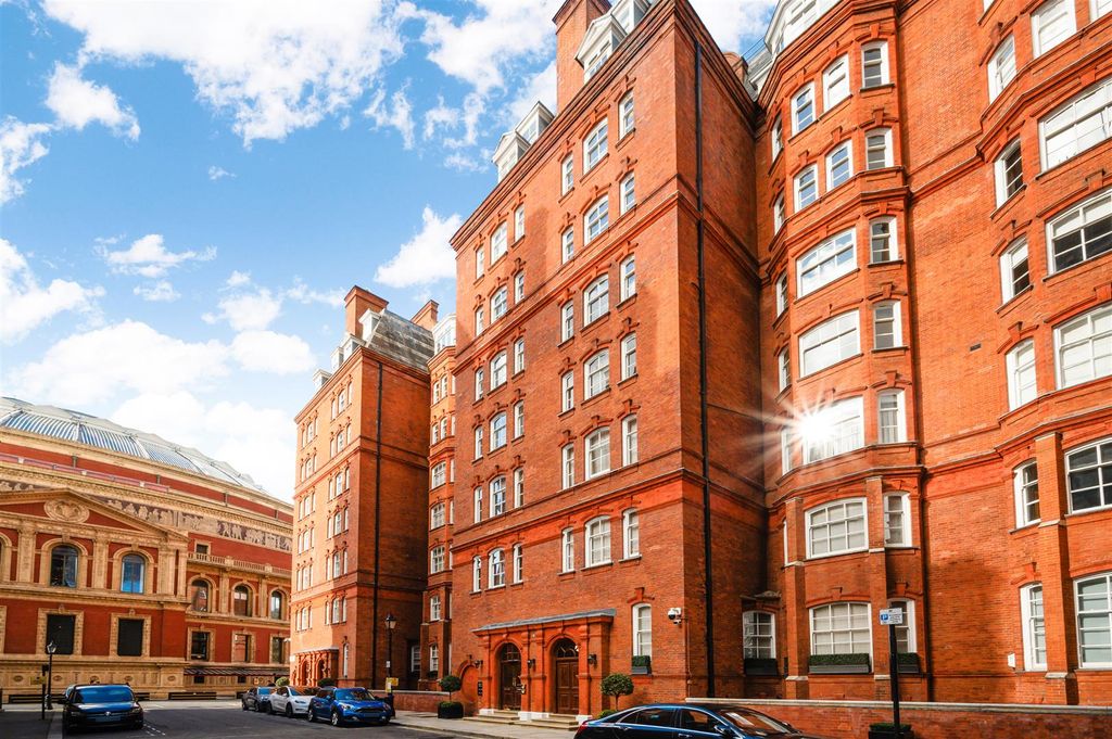 Property photo 1 of 16 Albert Mansions, 12A-26.Jpg