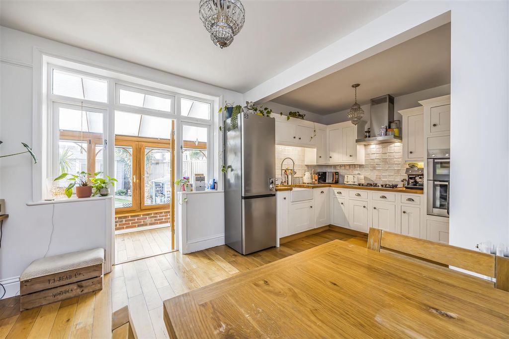 Property photo 2 of 24 4 Colebrook Avenue, Baffins-Porticomarketing-Soldb