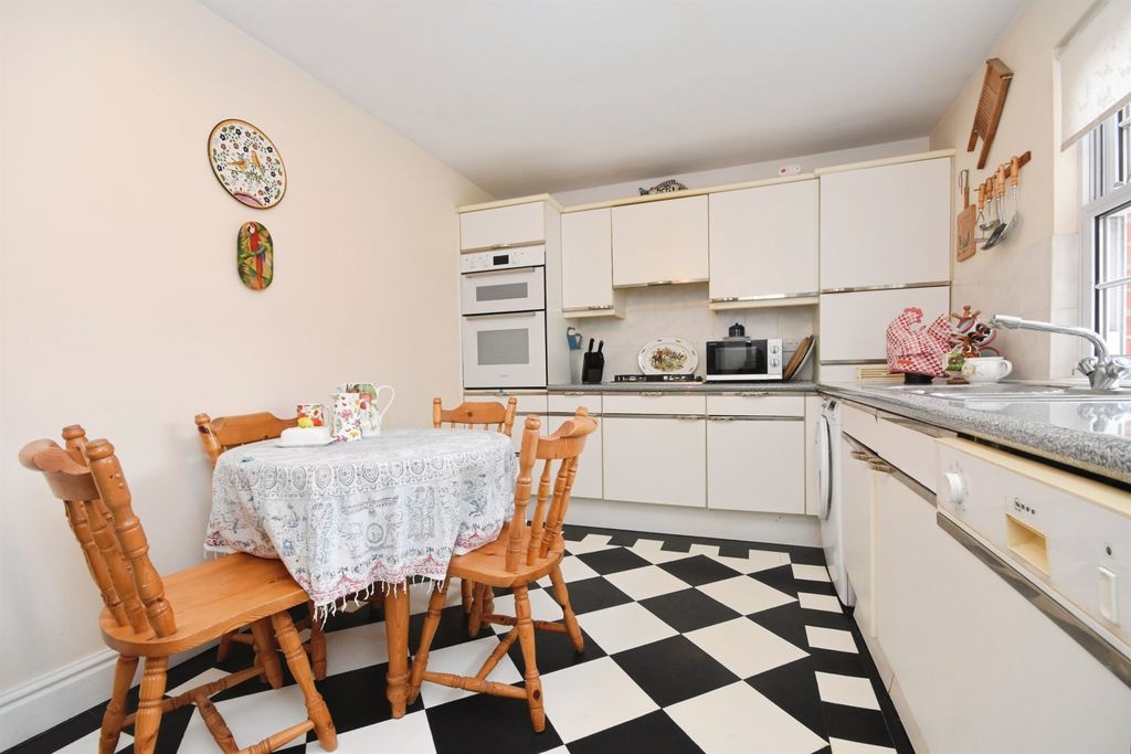 Property photo 3 of 17