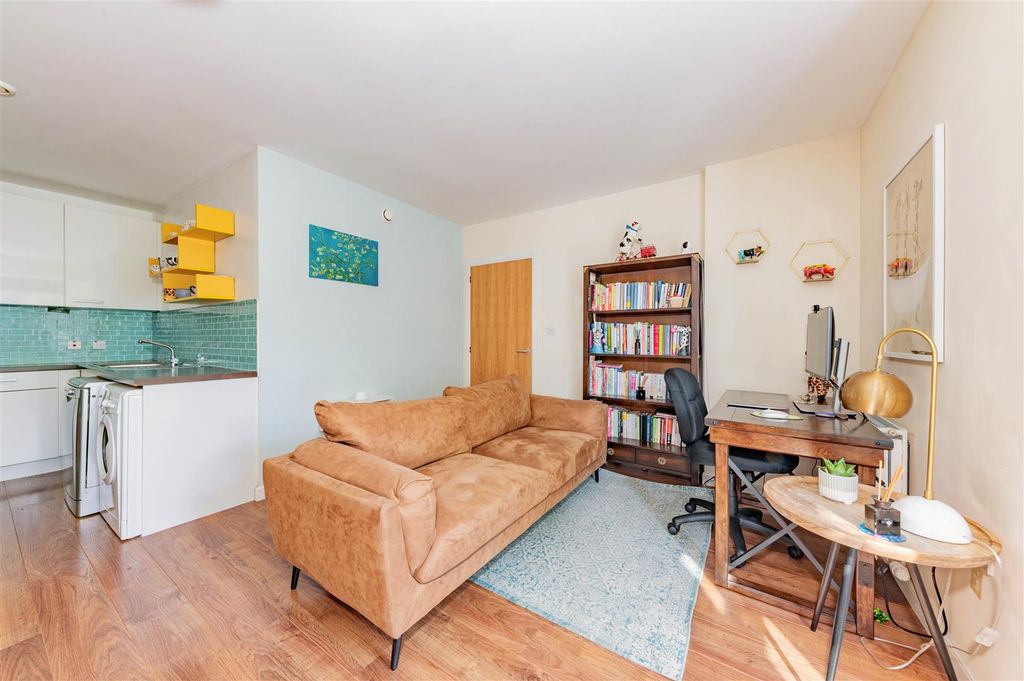 Property photo 2 of 15 5 Ballumbie House Elm Rise Bf-9.Jpg