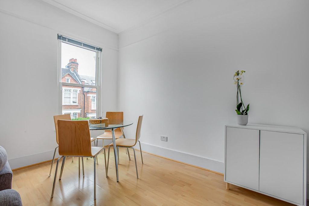 Property photo 3 of 18 Rent_My_Home-16A_Barnard_Road-4.Jpg