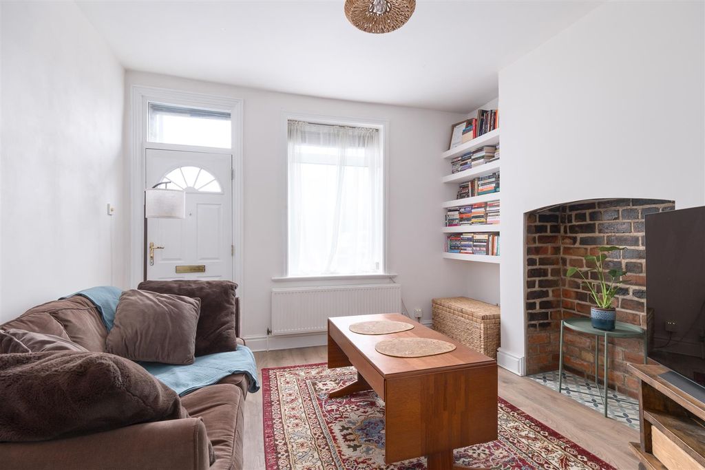 Property photo 2 of 25 Untitled (5 Of 14).Jpg