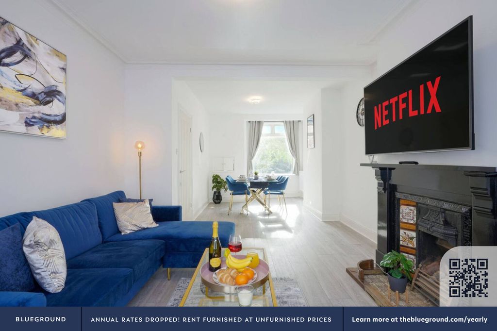 Property photo 3 of 24 Living Room