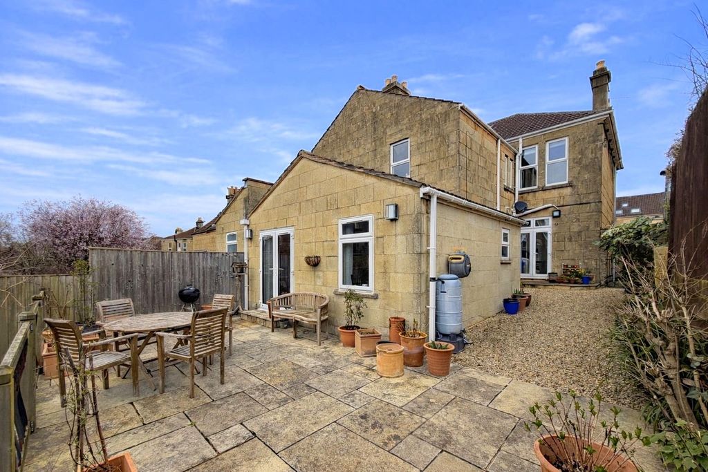 Property photo 1 of 21