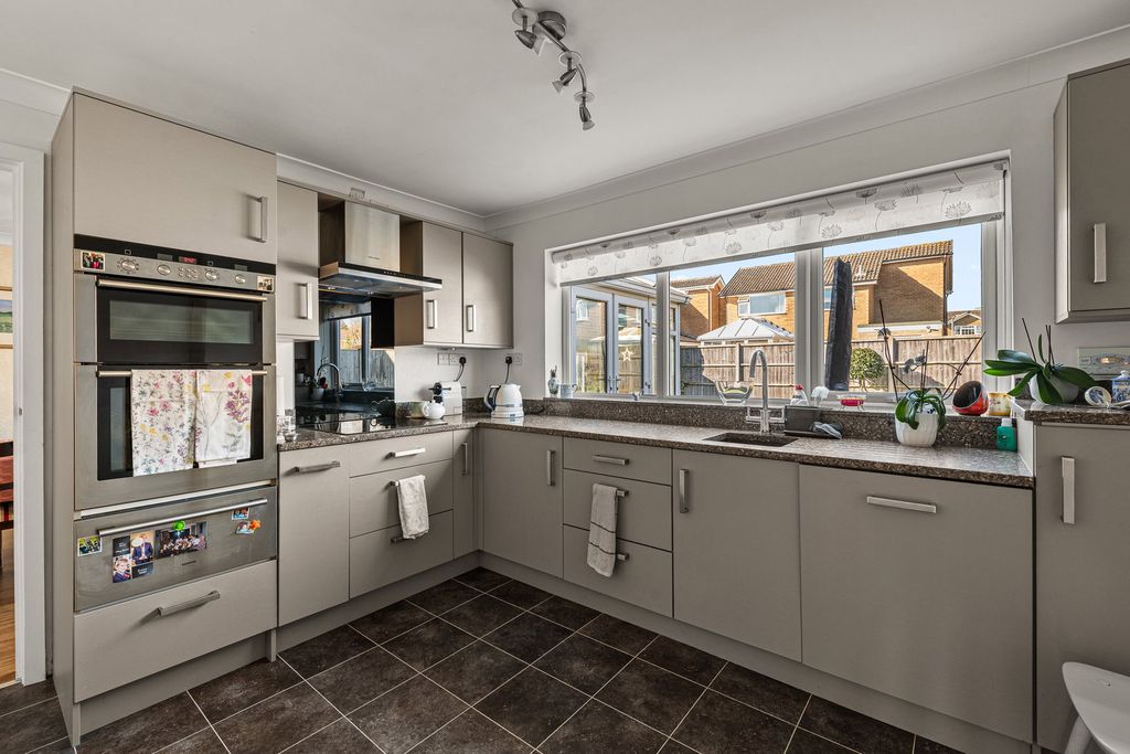 Property photo 2 of 23